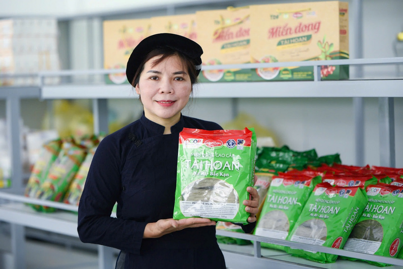Sản phẩm miến dong Tài Hoàn được giới thiệu tại gian hàng OCOP, góp phần quảng bá đặc sản vùng cao.