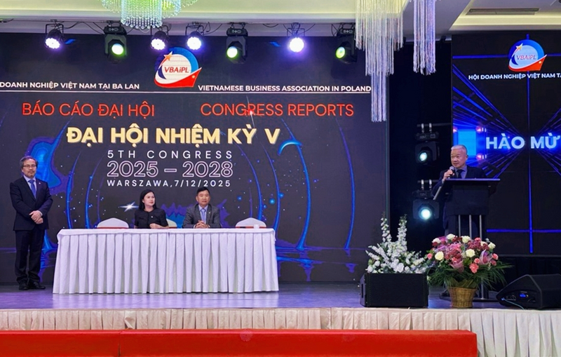 Tham tán thương mại phát biểu tại Đại hội