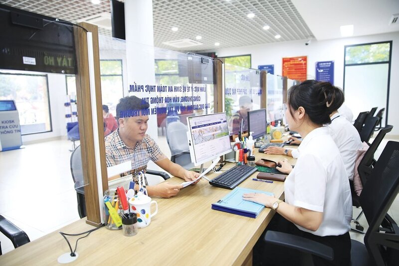 Hà Nội thực hiện việc cử công chức, viên chức từ sở, ban, ngành, đơn vị sự nghiệp công lập thuộc UBND TP. Hà Nội về công tác tại UBND các xã, phường. Ảnh minh họa: VGP