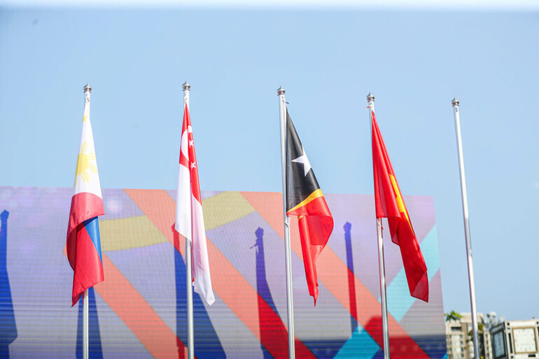 Lá cờ đỏ sao vàng của Việt Nam tung bay tại khu liên hợp thể thao Hua Mak. Ảnh:Nhandan.vn