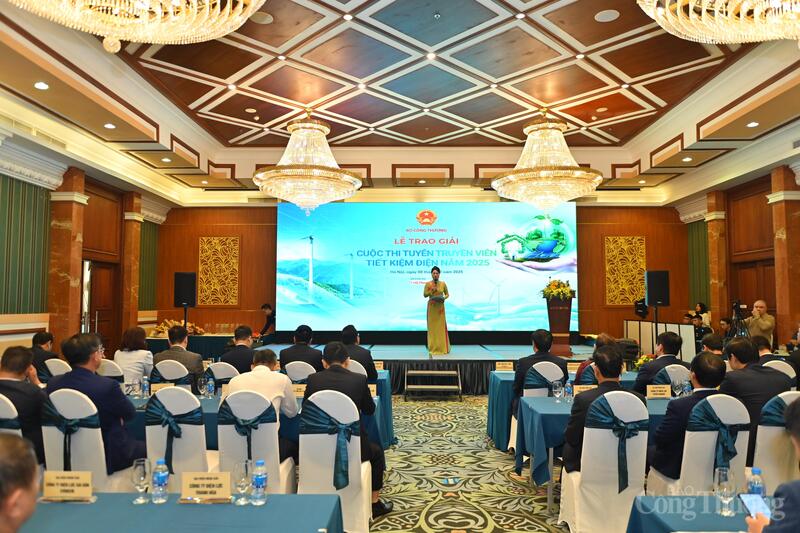 Bộ Công Thương tổ chức Lễ trao giải Cuộc thi “Tuyên truyền viên tiết kiệm điện năm 2025”. Ảnh: Nam Nguyễn