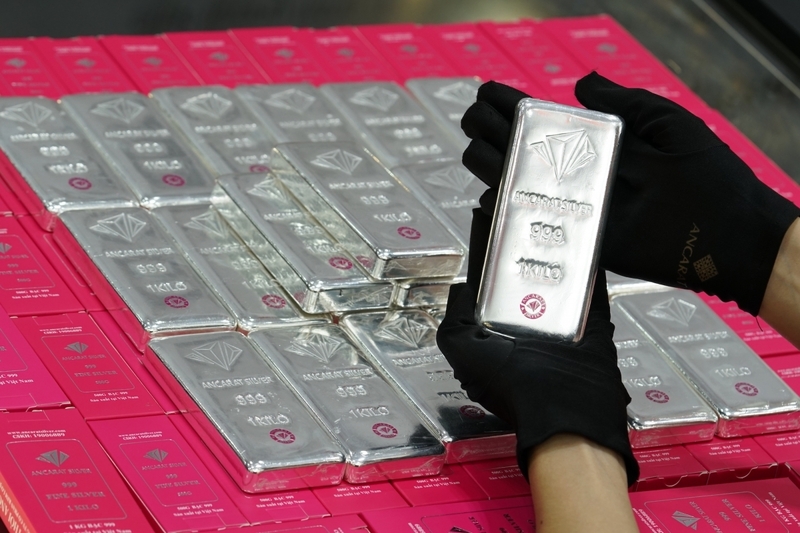 Từ cơn sốt bạc đến sự nhập cuộc của ngân hàng, thị trường kim loại quý này đang biến chuyển nhanh.
