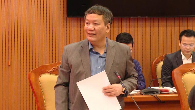 Bí thư Đảng uỷ, Chủ tịch Hội đồng nhân dân xã Thanh Trì Nguyễn Tiến Cường báo cáo tại buổi làm việc.