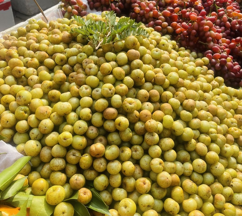 Yabani demirhindi, sarı-kahverengi renkte, hafif ekşi ve tatlı bir tada sahip büyük bir meyvedir. Fotoğraf: Nguyen Thanh