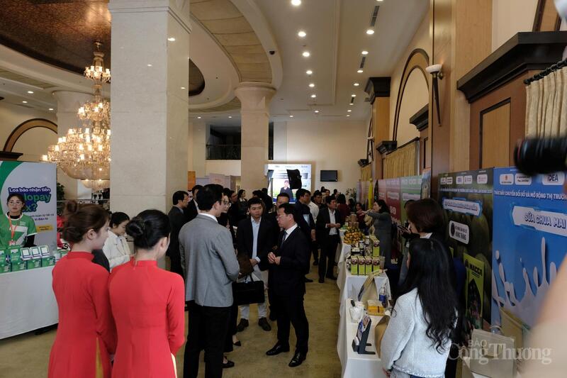 35 gian hàng trưng bày sản phẩm OCOP, đặc trưng của tỉnh Lâm Đồng trong sự kiện lần này. Ảnh: Diễm Thương