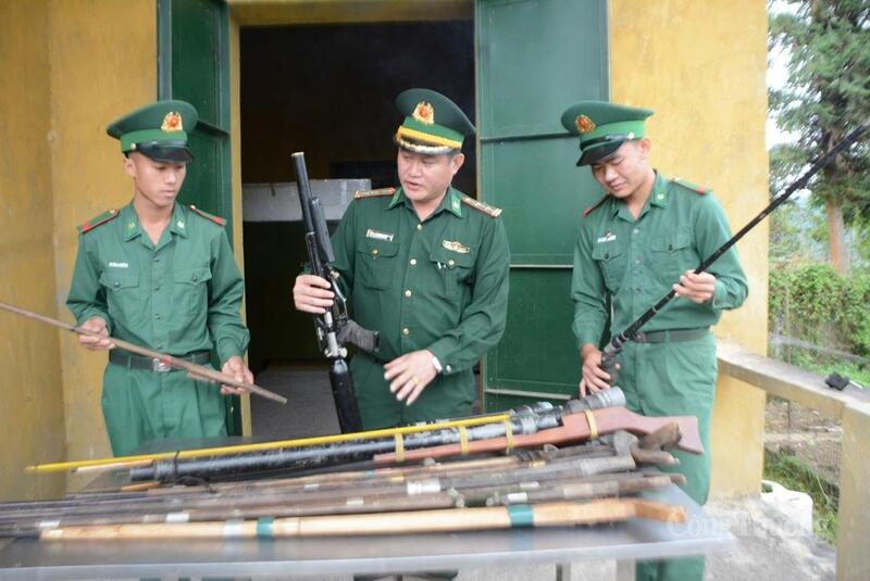 Nhờ làm tốt công tác tuyên truyền và thu hồi vũ khí vật liệu nổ, người dân tự giác giao nộp hơn 50 khẩu súng tự chế tại Đồn Biên phòng Pa Tần, góp phần giữ gìn an ninh trật tự thôn bản.