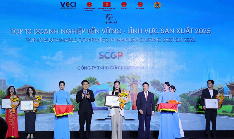 SCG và 7 công ty thành viên được vinh danh top 100 doanh nghiệp bền vững 2025 - 2