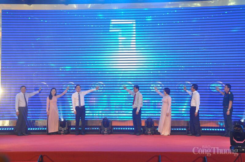 Các đại biểu thực hiện nghi thức phát động Tuần lễ Khoa học, công nghệ, đổi mới sáng tạo và chuyển đổi số TP. Cần Thơ năm 2025 (CASTID 2025). Ảnh: Khánh Ngọc