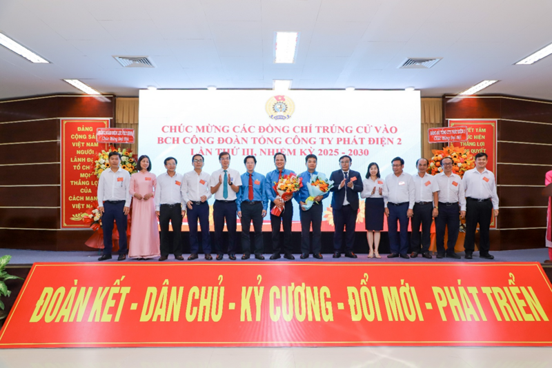 Ban Chấp hành Công đoàn EVNGENCO2 khóa III ra mắt Đại hội.