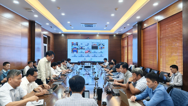 Các đơn vị báo cáo tình hình quản lý vận hành lưới truyền tải tiến độ các dự án truyền tải trọng điểm.