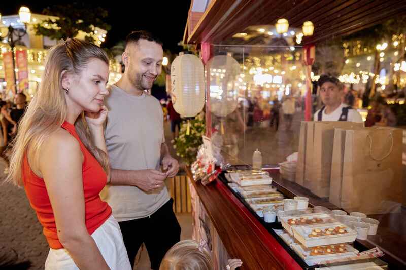 Chợ đêm VUI-Fest Bazaar mang tới đầy đủ sự lựa chọn về ẩm thực và sản phẩm văn hoá dành cho du khách thập phương