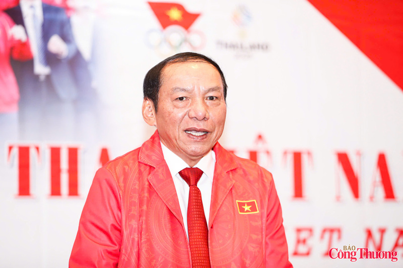 “Mỗi cán bộ và vận động viên tham gia tranh tài tại SEA Games cần đóng vai trò là một đại sứ văn hóa, quảng bá hình ảnh Việt Nam kiên cường, giàu nghị lực, cùng với hình ảnh một điểm đến thân thiện, mến khách”, Bộ trưởng Nguyễn Văn Hùng nhấn mạnh.