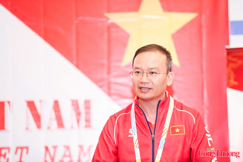 Trưởng đoàn Thể thao Việt Nam tại SEA Games 33 Nguyễn Hồng Minh báo cáo về công tác của đoàn tại SEA Games 33.