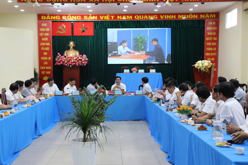 Tuyên truyền tại trụ sở Ủy ban xã Tân Vĩnh Lộc, Thành phố Hồ Chí Minh.