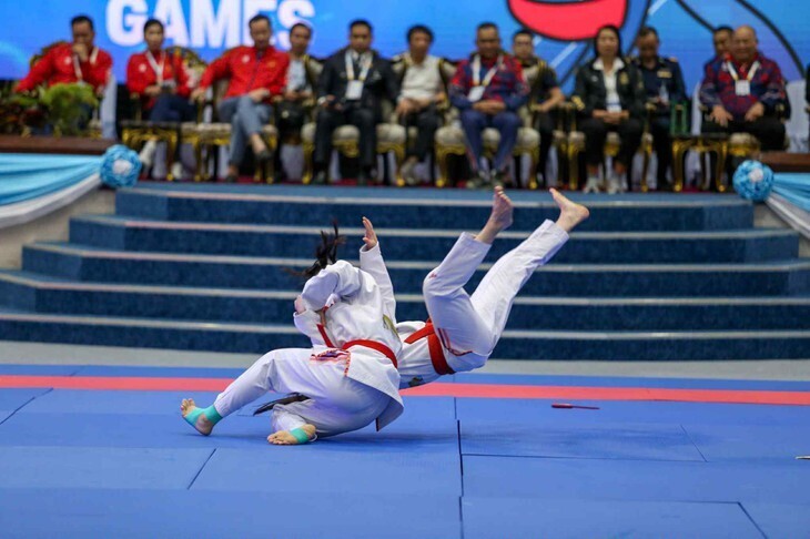 Phùng Thị Hồng Ngọc, Nguyễn Ngọc Bích giành tấm huy chương đồng nội dung Duo Show nữ môn Jujitsu. Ảnh:baohaiphong.vn