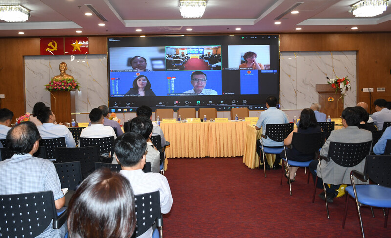 Vietnamesiska handelskontor på viktiga marknader som Filippinerna, Indonesien, Kina, Malaysia och Afrika delade information om dessa länders importbehov av ris med delegater på konferensen. Foto: Minh Khue.