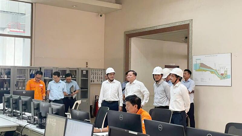 คณะผู้แทนจากกระทรวงอุตสาหกรรมและการค้าได้ร่วมงานกับโรงไฟฟ้าพลังน้ำไตรอัน ตรวจสอบขั้นตอนการดำเนินงานและศักยภาพในการควบคุมอุทกภัย