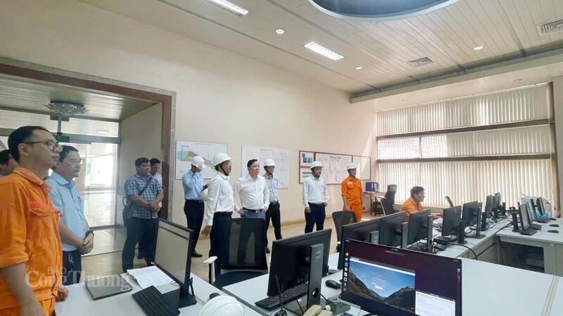 คณะผู้แทนจากกระทรวงอุตสาหกรรมและการค้าได้ชื่นชมความพยายามของโรงไฟฟ้าพลังน้ำไตรอันในการดูแลความปลอดภัยของระบบ