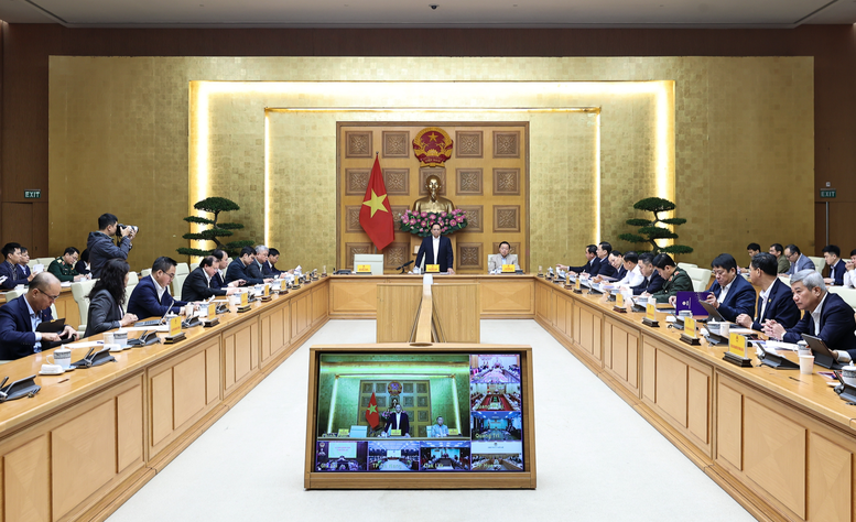 នាយករដ្ឋមន្ត្រី Pham Minh Chinh អញ្ជើញជាអធិបតីក្នុងកិច្ចប្រជុំជាមួយក្រសួង ស្ថាប័ន ស្ថាប័នមជ្ឈិម និងកិច្ចប្រជុំតាមប្រព័ន្ធអនឡាញជាមួយមូលដ្ឋានស្តីពីការអនុវត្ត “យុទ្ធនាការ Quang Trung” - រូបថត៖ VGP/Nhat Bac