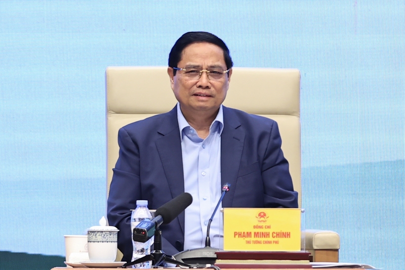 Thủ tướng khái quát một số vấn đề nổi lên trong việc hỗ trợ người nông dân ứng dụng khoa học - công nghệ sản xuất nông nghiệp, tiêu thụ sản phẩm. Ảnh: VGP/Nhật Bắc