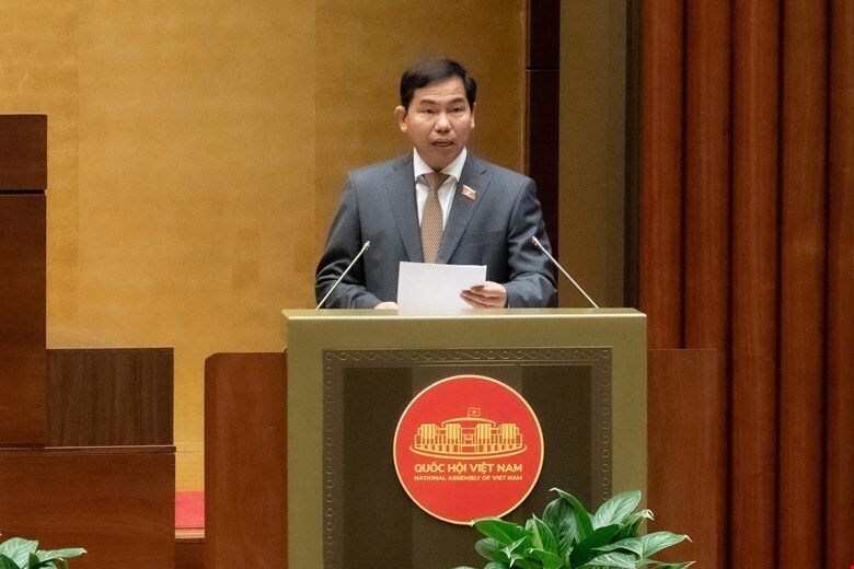 Tổng Thư ký Quốc hội, Chủ nhiệm Văn phòng Quốc hội Lê Quang Mạnh - Phó trưởng Đoàn giám sát của Quốc hội trình bày báo cáo. Ảnh: Quochoi.vn