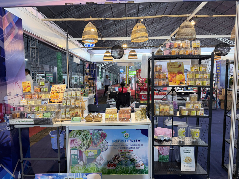 Mang công nghệ thực tế ảo giới thiệu hàng công nghiệp nông thôn - 7