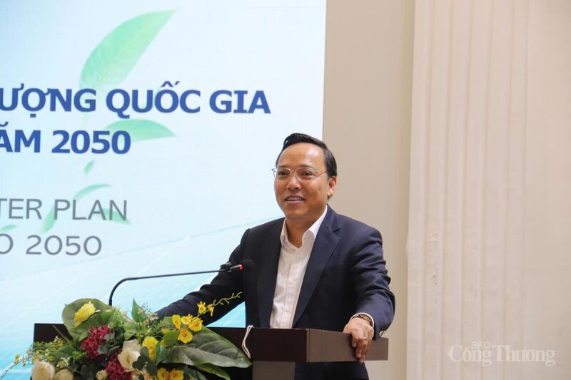 Thứ trưởng Bộ Công Thương Nguyễn Hoàng Long phát biểu tại hội thảo. Ảnh: Thanh Tuấn