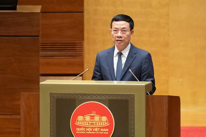 Trước khi Quốc hội tiến hành biểu quyết, Bộ trưởng Bộ Khoa học và Công nghệ Nguyễn Mạnh Hùng trình bày Báo cáo giải trình, tiếp thu, chỉnh lý dự thảo Luật Chuyển đổi số