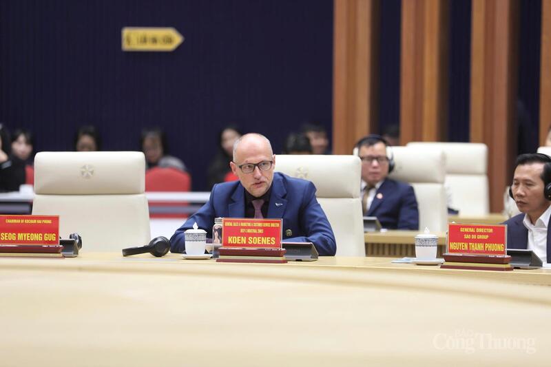 Ông Koen Soenens phát biểu tại hội nghị