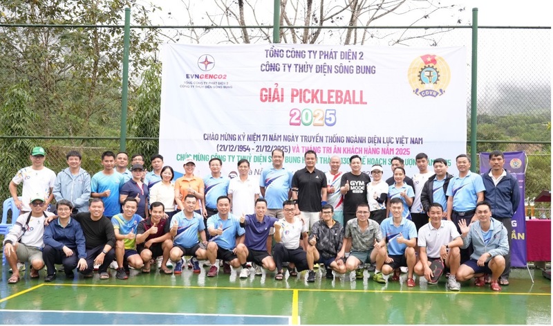 Các vận động viên, cổ động viên, lãnh đạo và đại biểu khách mời tại giải Pickleball năm 2025.