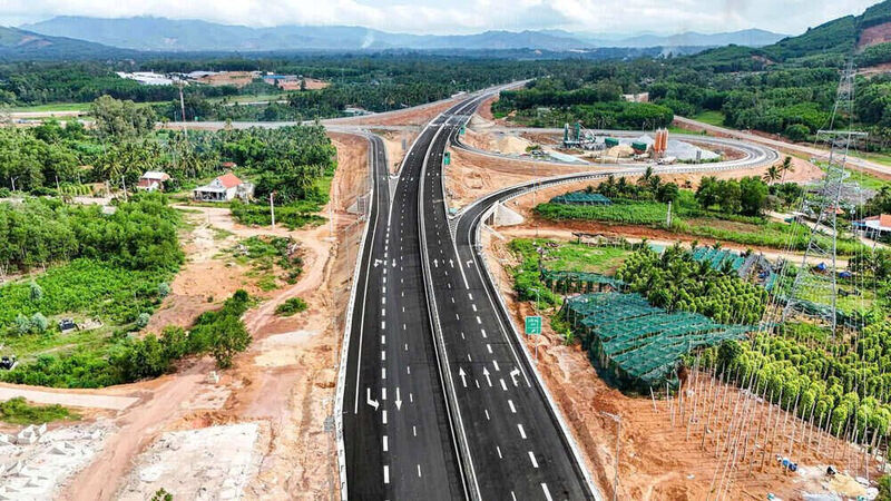 הכביש המהיר קוואנג נגאי - הואי נון הוא חלק מפרויקט בניית הכביש המהיר צפון-דרום (קטע מזרחי, 2021-2025), כאשר מועצת ניהול הפרויקטים 2 היא המשקיעה. צילום: PH