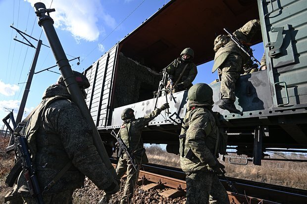 Đoàn tàu bọc thép của Nga. Ảnh: Rian