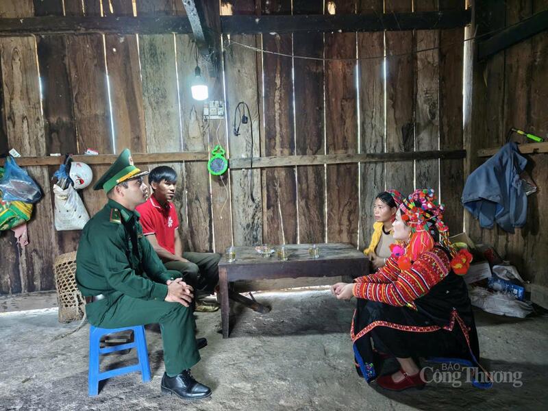 Được hưởng chính sách hỗ trợ tiền điện, sinh hoạt của gia đình anh Chu Mò Phạ thuận lợi hơn và có thêm điều kiện tiết kiệm tiền để lo làm ăn.