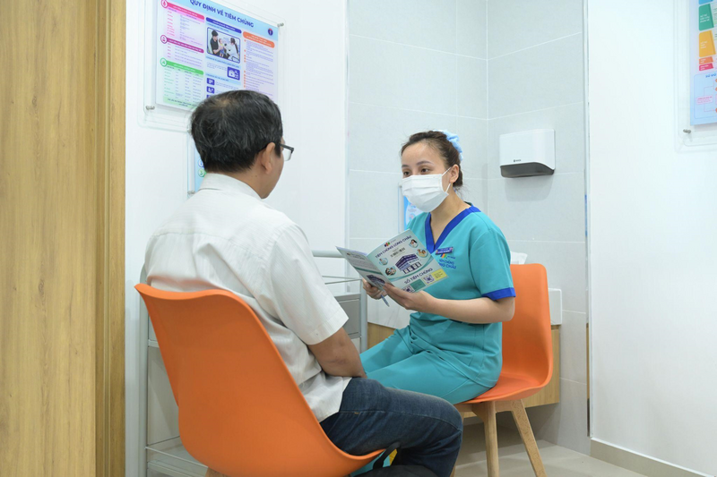 Người lớn tuổi, trẻ nhỏ, phụ nữ mang thai, những người có bệnh nền… đối mặt nhiều rủi ro sức khỏe trong thời điểm cuối năm.