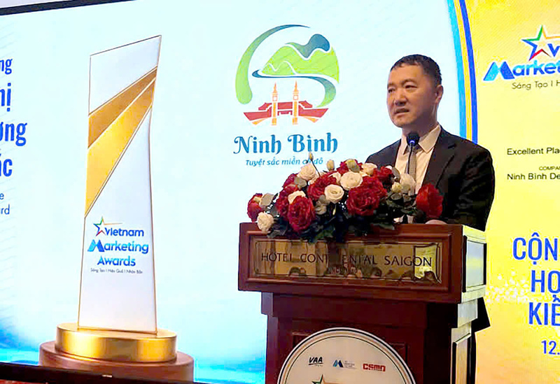 Ông Bùi Văn Mạnh, Giám đốc Sở Du lịch tỉnh Ninh Bình phát biểu tại lễ vinh danh. Ảnh: Sở Du lịch tỉnh Ninh Bình.