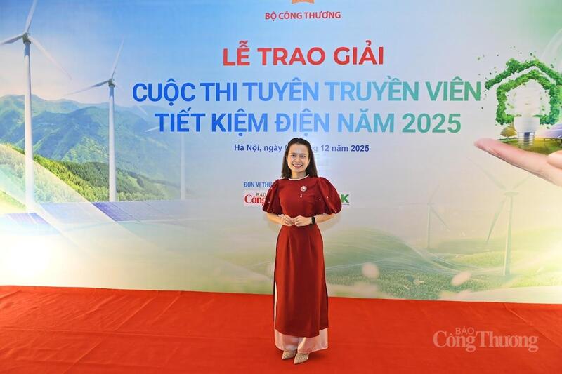 Bà Lê Thị Minh Hương tại lễ trao giải cuộc thi "Tuyên truyền viên tiết kiệm điện" năm 2025. Ảnh: Nam Nguyễn