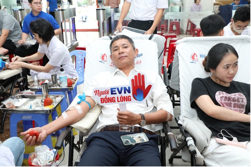 Tuần lễ hồng EVN là hoạt động thường niên được tổ chức nhằm góp thêm nguồn máu dự trữ hỗ trợ những bệnh nhân cần máu.