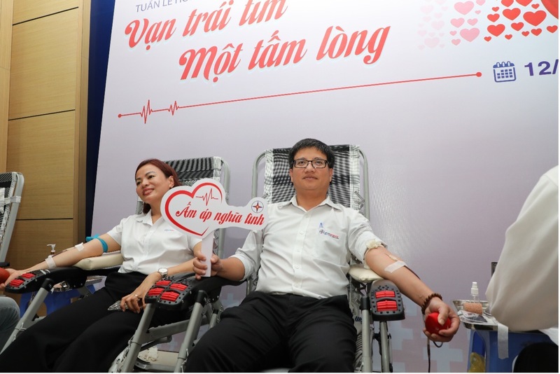 Người lao động Công ty CP Thủy điện A Vương tham gia hiến máu tình nguyện lan tỏa hình ảnh người lao động ngành điện ấm áp, nghĩa tình.