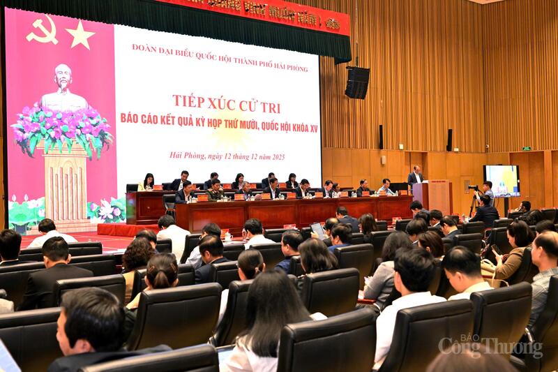 Buổi tiếp xúc được tổ chức trực tiếp tại Trung tâm Hội nghị - Biểu diễn thành phố Hải Phòng và kết nối trực tuyến tới 114 điểm cầu các xã, phường, đặc khu trên địa bàn thành phố.