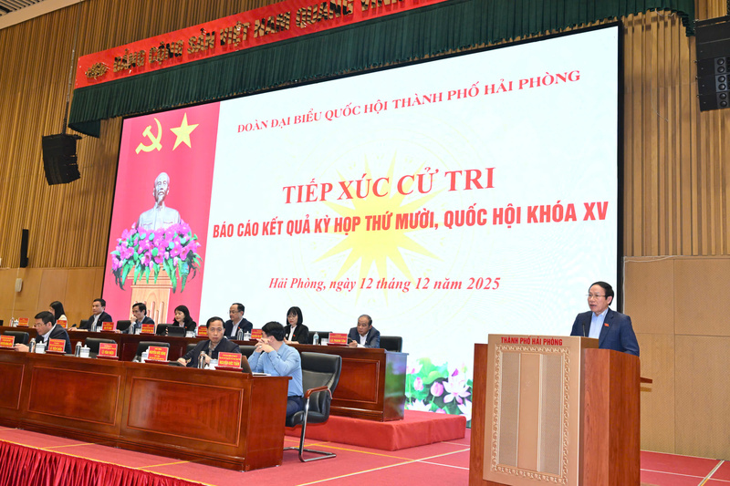 Uỷ viên Trung ương Đảng, Bí thư Thành uỷ, Trưởng Đoàn đại biểu Quốc hội Hải Phòng Lê Tiến Châu phát biểu kết luận hội nghị tiếp xúc cử tri; ghi nhận, đánh giá cao ý kiến đóng góp của các cử tri.