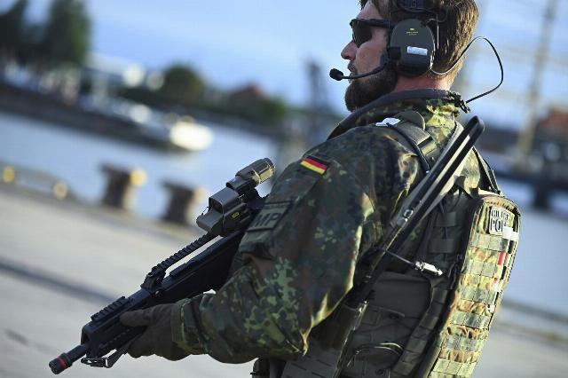 Đức chi bộn để mua kính nhìn đêm trang bị cho người lính. Ảnh: Topwar