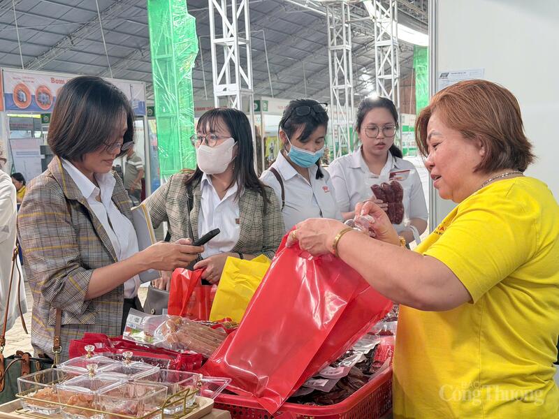 Hội chợ là cơ hội để các doanh nghiệp tăng cường giao thương và đưa sản phẩm đến gần hơn với người tiêu dùng trong nước và quốc tế.