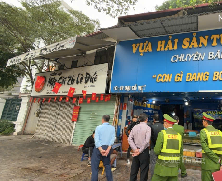 Phường Bạch Mai ra quân dẹp chợ cóc, giành lại vỉa hè trên tuyến phố chính như Đại Cồ Việt.