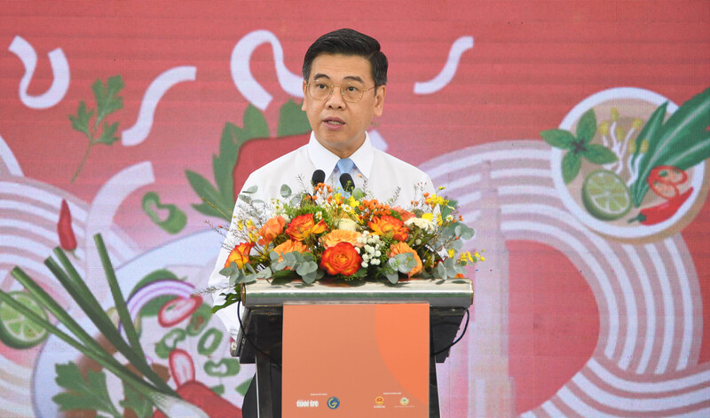 Ông Nguyễn Văn Dũng, Phó Chủ tịch UBND TP. Hồ Chí Minh: Thành phố sẽ sát cánh cùng “Ngày của Phở” để từng bước đưa sự kiện trở thành hoạt động thường niên mang tầm quốc tế, một điểm hẹn văn hóa, kinh tế, du lịch đặc sắc của thành phố. Ảnh: Minh Khuê.