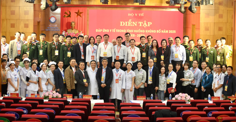 Các đại biểu và các lực lượng tham gia diễn tập.