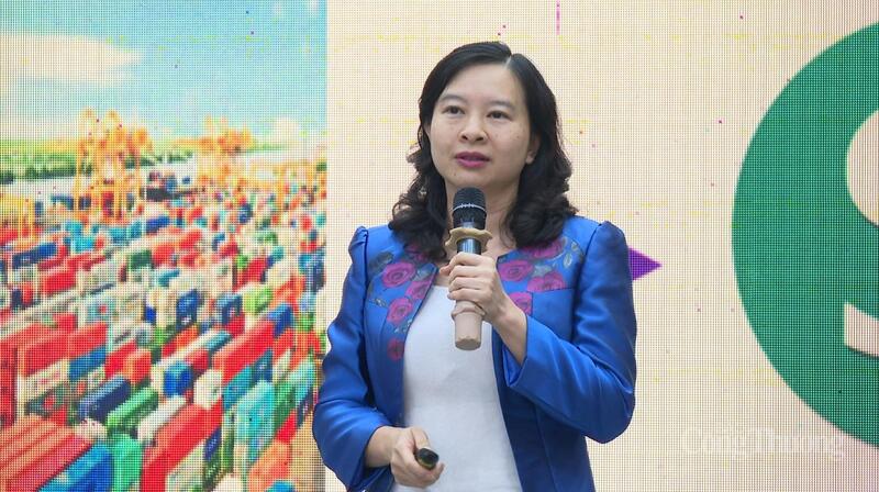 Bà Trịnh Thị Thu Hiền, Phó Cục trưởng Cục Xuất nhập khẩu đã giải đáp rất nhiều câu hỏi của doanh nghiệp các địa phương về thủ tục cấp C/O.