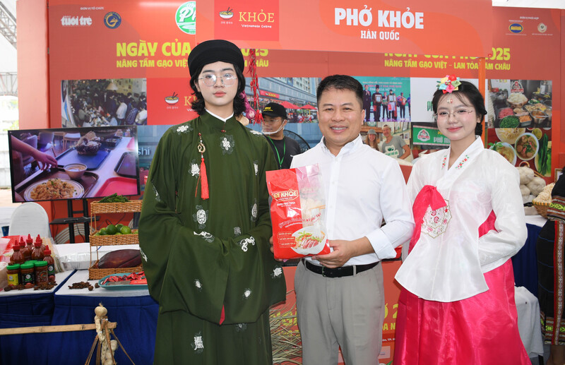 Đặc biệt, Ngày của Phở năm nay còn có sự tham gia của thương hiệu Phở Việt (Phở Khỏe) tại Seoul, Hàn Quốc. Ảnh: Minh Khuê.