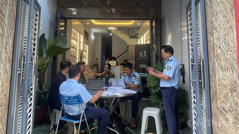 Đội Quản lý thị trường số 12 (Chi cục Quản lý thị trường Gia Lai) tăng cường kiểm tra, kiểm soát thị trường dịp cuối năm 2025.