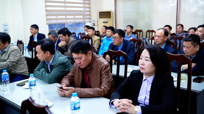 Cán bộ, viên chức, người lao động tại buổi lễ. Ảnh: Thái Mạnh