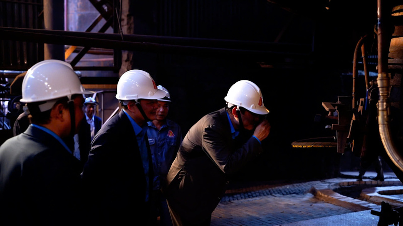 Đoàn công tác tham quan công trình nâng cấp lò cao số 2 lò cao số 2. Ảnh: Thái Mạnh